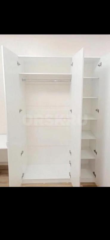 Продам спальный детский гарнитур 
- комод
- двухъярусная кровать 
- стол 
- стул 
- пуф 
-шкаф - Новотроицк