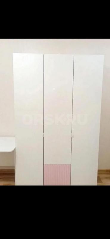 Продам спальный детский гарнитур 
- комод
- двухъярусная кровать 
- стол 
- стул 
- пуф 
-шкаф - Новотроицк