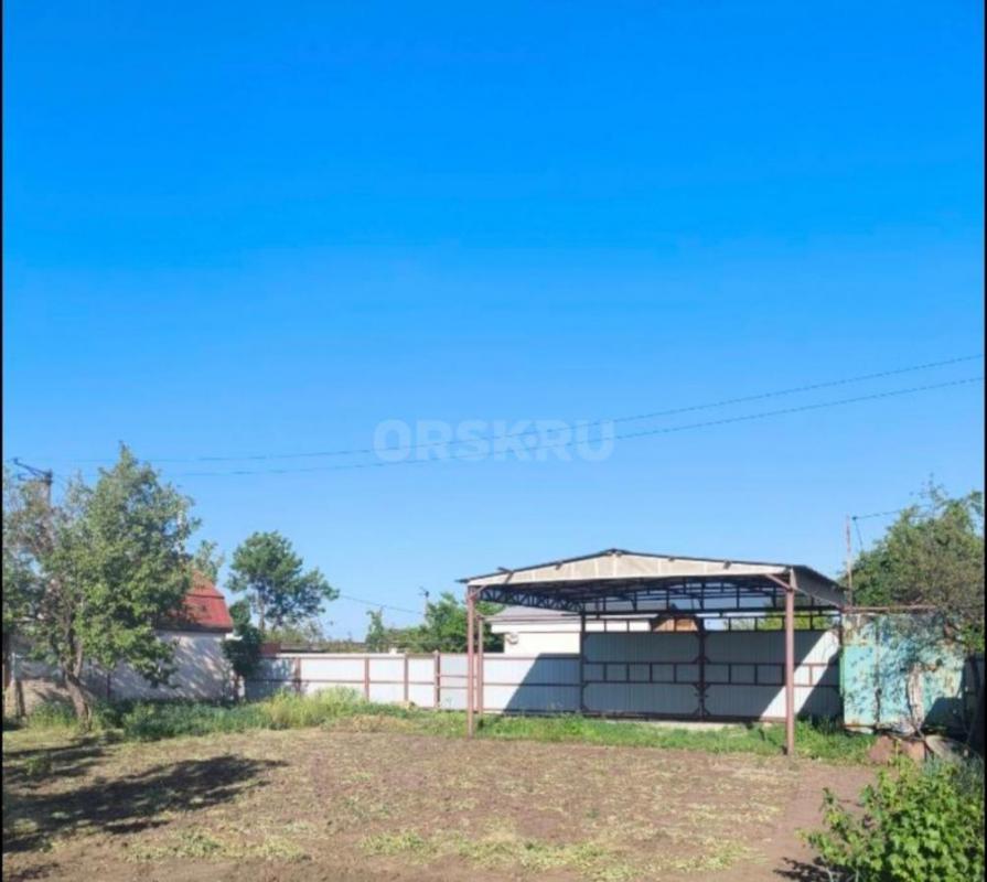 Продам земельный участок (сад,огород)
В наличии раздвижные ворота, железный навес под две машины
С - Орск