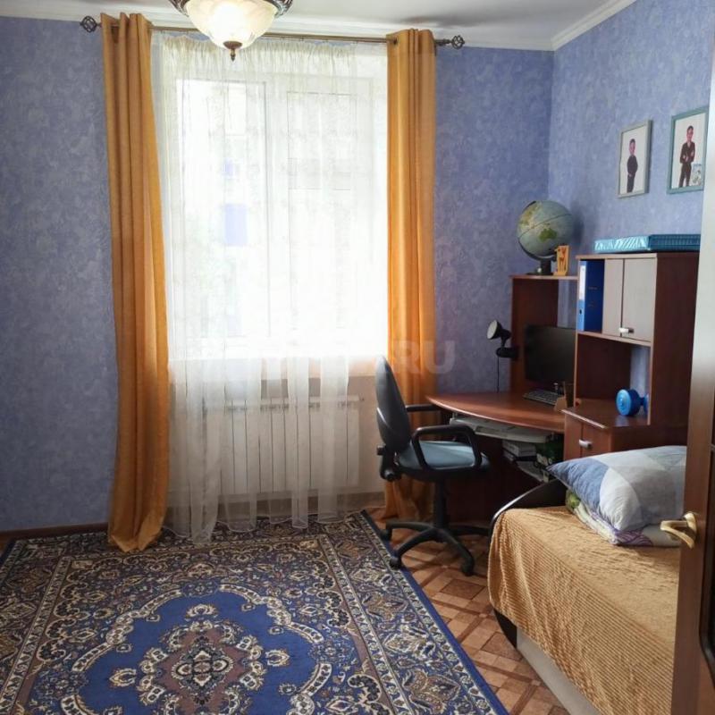Сталинка, 3 комната + кухня-столовая (26м). - Орск