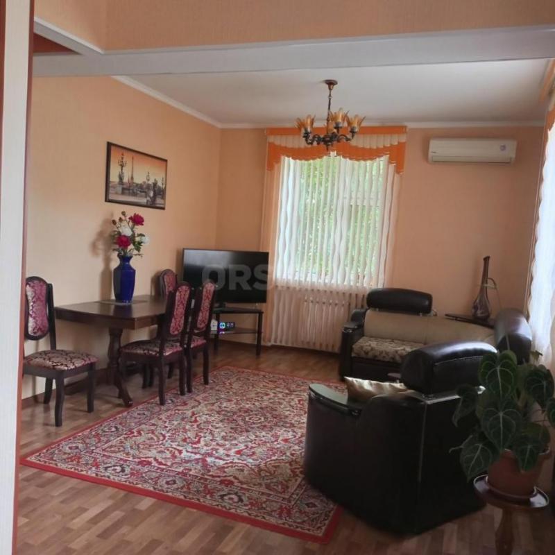 Сталинка, 3 комната + кухня-столовая (26м). - Орск