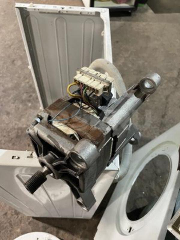 Продам  комплектующие (по частям) стиральной машины  Werpool   AWG 326  Б/У
1. электродвигатель  — - Новотроицк