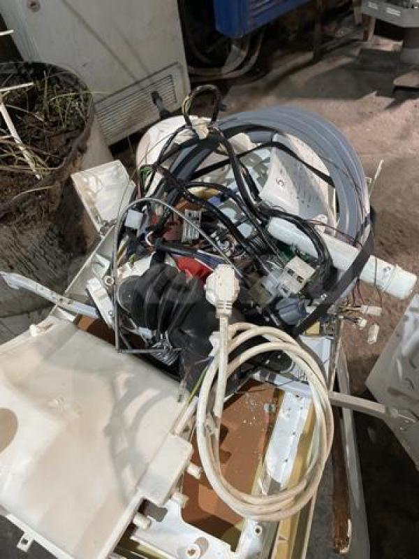 Продам  комплектующие (по частям) стиральной машины  Werpool   AWG 326  Б/У
1. электродвигатель  — - Новотроицк