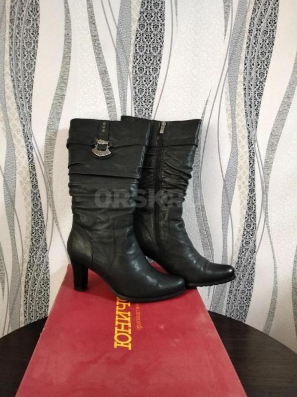Продаю обувь:1) сапоги новые женские д/с из натуральной кожи, р. 38,цена:5500(торг) ;2) сапоги женск - Орск