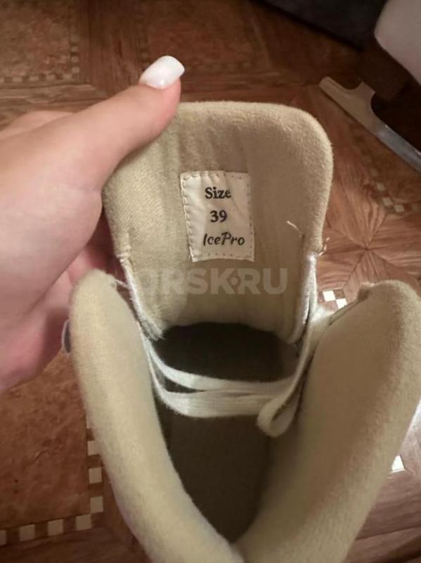 коньки полупрофисеональные 39 размера (258 размер) в отличном состоянии, но есть заломы - Орск