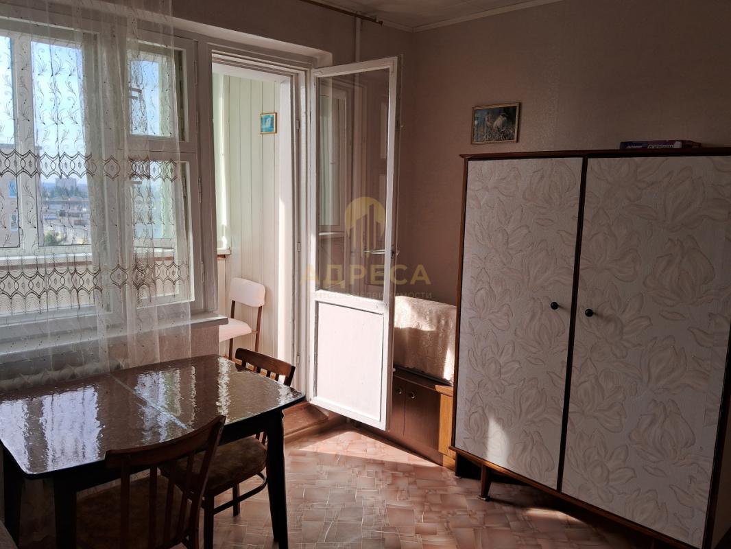 Продается 1 комнатная квартира на 9 этаже, 10 этажного дома(10 технический этаж) Площадь полезная 28 - Оренбург