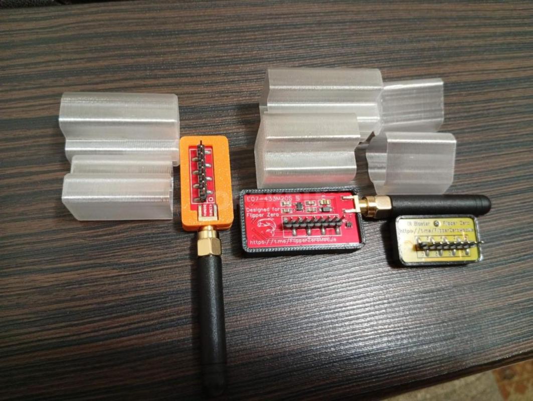 Устройство FLIPPER  ZERO  (MODEL  FLP-Z-W-R04(01)  с внешними радиомодулями (6 шт.)
Всё новое. - Орск