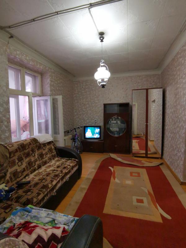 Продам трехкомнатную квартиру старого типа в центре города, пр. - Орск