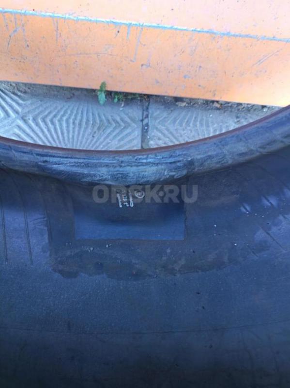 Продам две шипованные шины Нокиан хаккапелита 9, размер 215/65 R16, обе после ремонта, всё на фото. - Орск