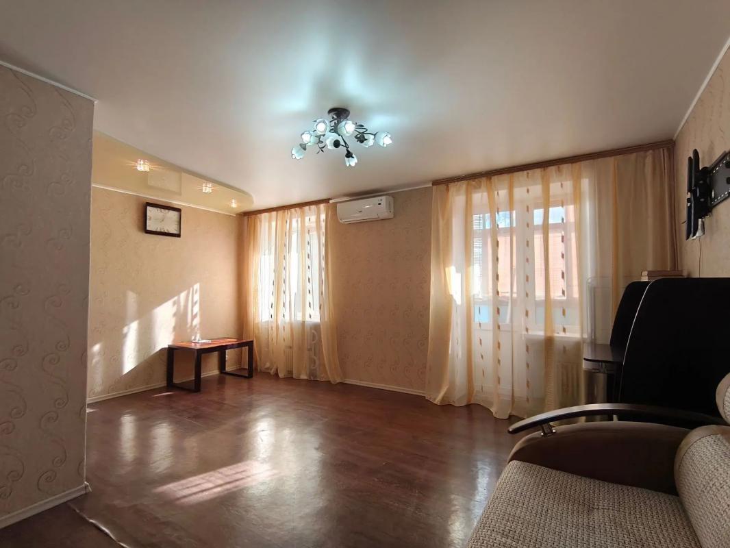 ПРОДАËТСЯ 1 - КОМНАТНАЯ КВАРТИРА, В КИРПИЧНОМ 9 - ТИ ЭТАЖНОМ ДОМЕ, НА 4 ЭТАЖЕ, В ЦЕНТРЕ УРАЛЬСКОЙ, Г - Новотроицк