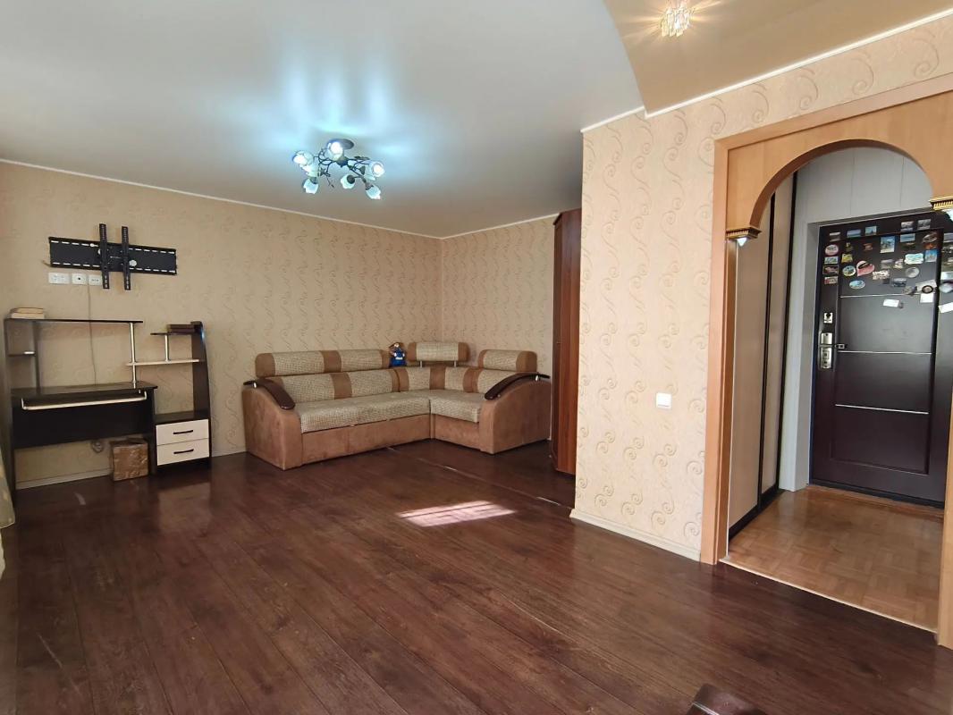 ПРОДАËТСЯ 1 - КОМНАТНАЯ КВАРТИРА, В КИРПИЧНОМ 9 - ТИ ЭТАЖНОМ ДОМЕ, НА 4 ЭТАЖЕ, В ЦЕНТРЕ УРАЛЬСКОЙ, Г - Новотроицк