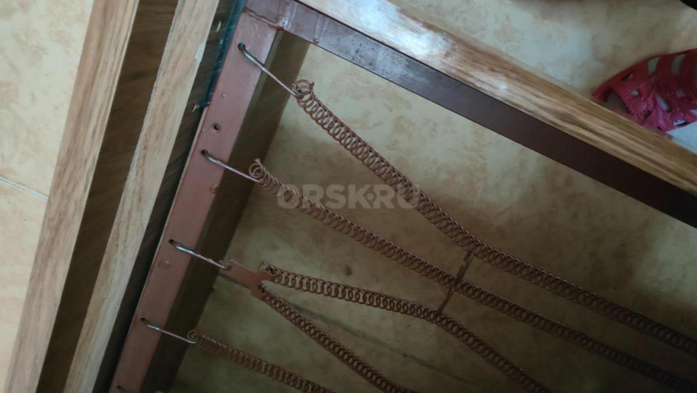 Продам спальный гарнитур: шифоньер, кровать с матрасом, комод, трельяж. - Орск