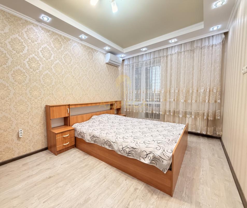 Продается квартира, полностью с ремонтом, расположенная на 13-м этаже 19 этажного дома. - Оренбург