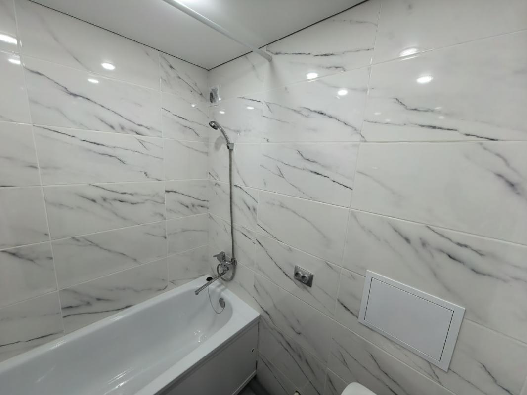 Продам отличную двухкомнатную квартиру в центре города по проезду Металлургов, дом 25. - Орск