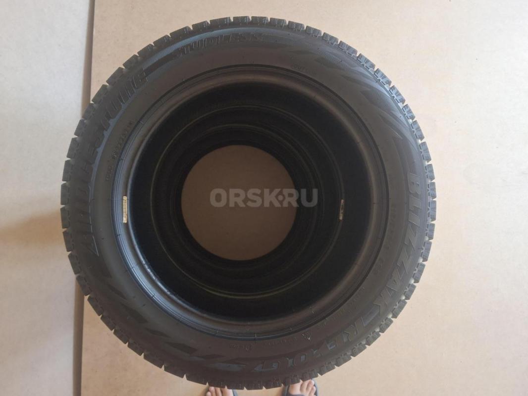 215/55/R16 
BRIDGESTONE BLIZZAK REVO GZ
в отличном состоянии,без грыж, порезов ремонтов и прочего,де - Орск