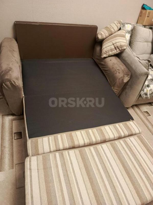 Отдам даром диван срочно 
Все целое ,спиться кожа . - Орск