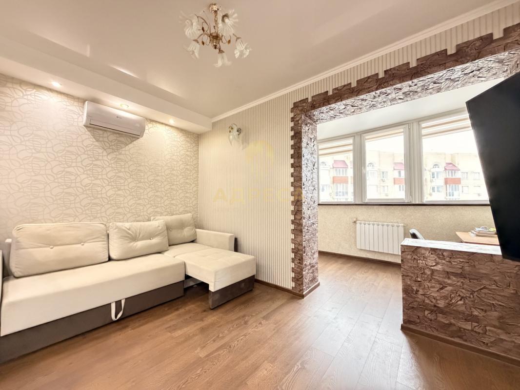 Продается квартира, полностью с ремонтом, расположенная на 13-м этаже 19 этажного дома. - Оренбург