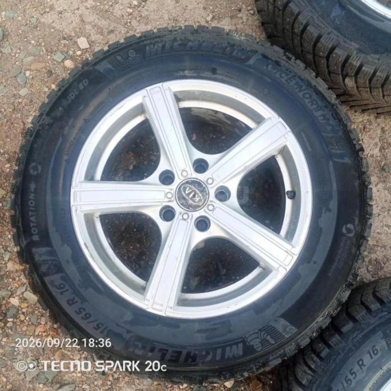 Продам колёса Мишлен 215/65  r16 стояли на Киа спортейдж два - Орск