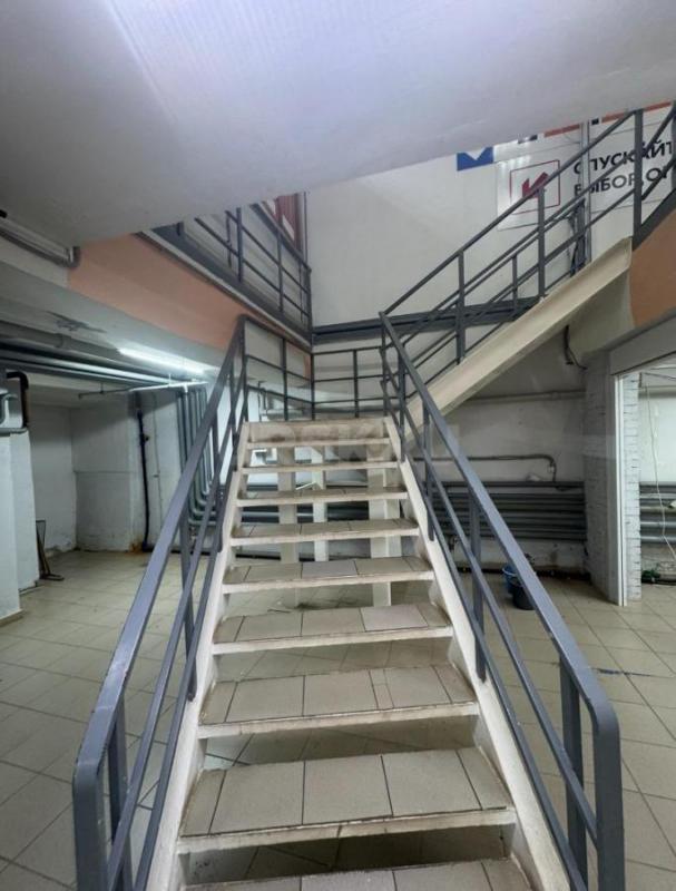 Сдается в Аренду помещение цокольного этажа  площадью 400 кв м в здании ТЦ ЯШМА по адресу: Орск, пр - Орск