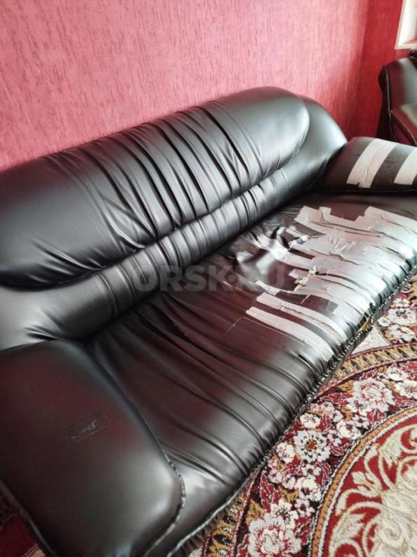 Продам 2 больших кресла из кож. - Орск