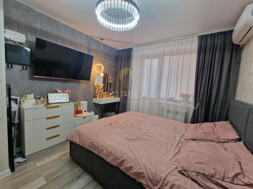 Продается шикарная трехкомнатная квартира, общей площадью 73,5 кв. - Оренбург