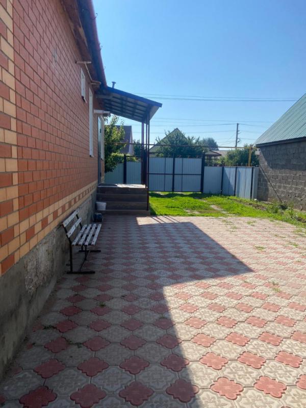 Срочно продается отличный, просторный, добротный, деревянный дом в черте города, в районе налоговой. - Оренбург
