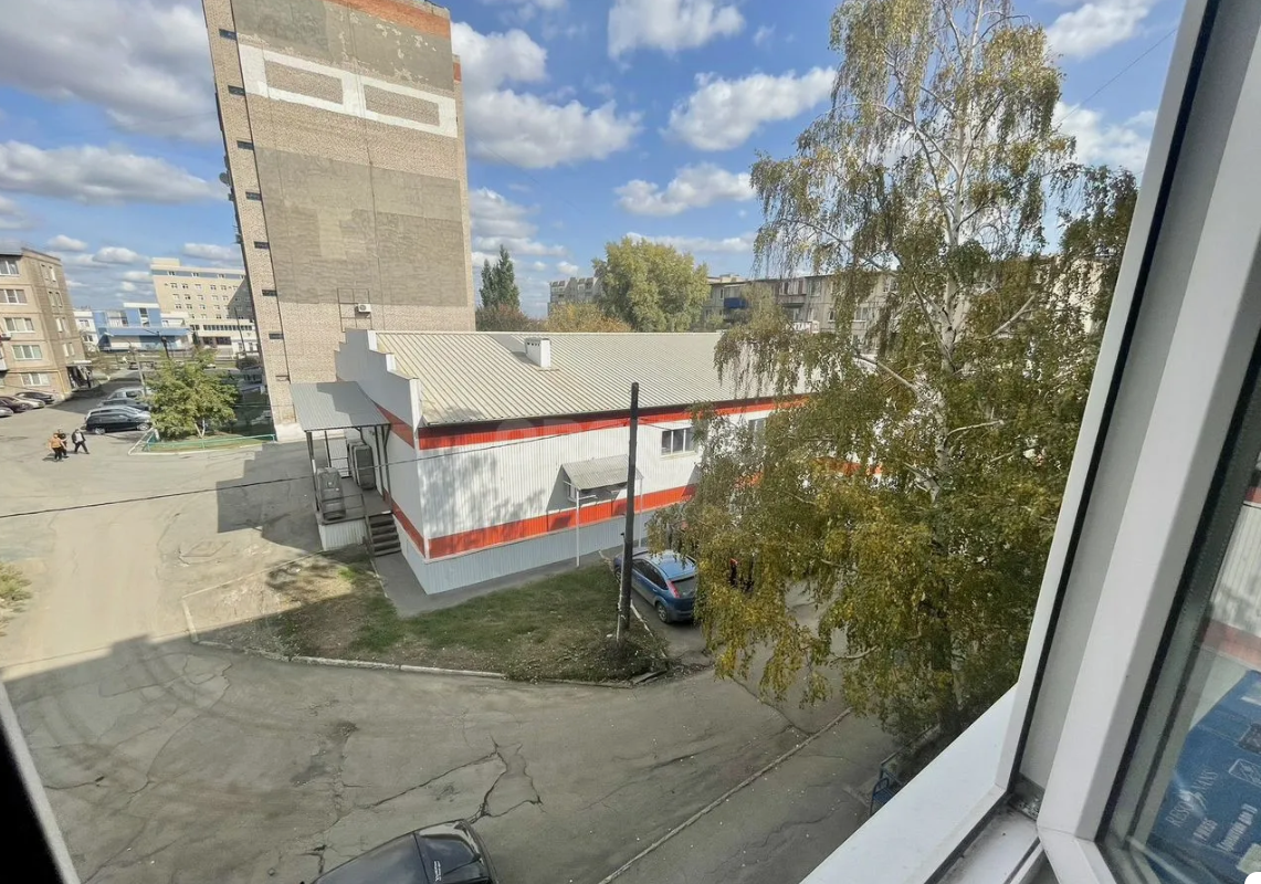 Продается 2-ух комнатная квартира на 3 этаже в 5-ти этажном доме по адресу: Ялтинская 93 А
Общая пл - Орск