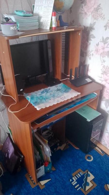 Продам компьютерный столик недорого есть небольшой торг звонить по номеру телефона 89123468111 - Орск