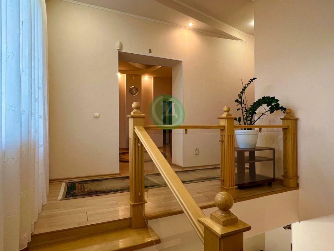 Продам 2-этажный кирпичный утепленный дом 363,7 кв. - Орск