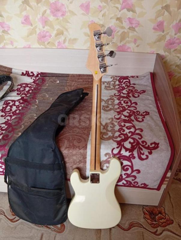 ПРОДАМ :
Бас-гитару (электро) Phil Pro 4 струны, с чехлом
8000 руб. - Орск