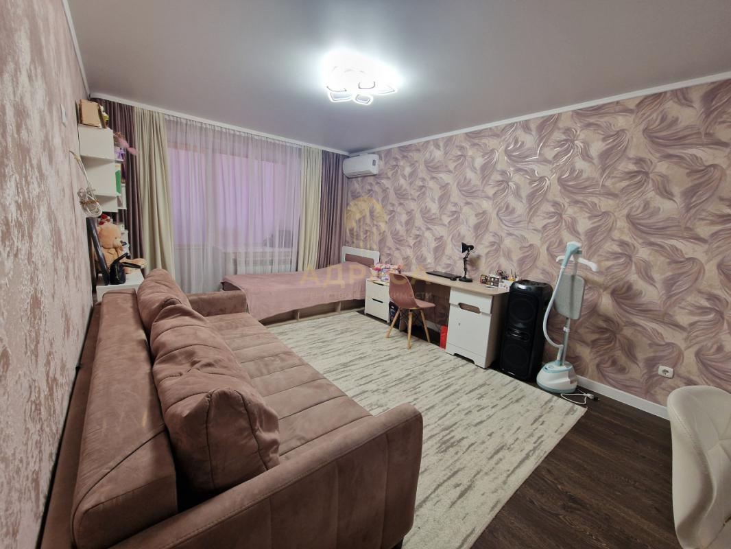 Продается шикарная трехкомнатная квартира, общей площадью 73,5 кв. - Оренбург
