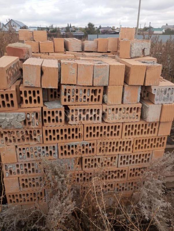 Продам  б/ у кирпич
Остался 1 поддон. - Орск