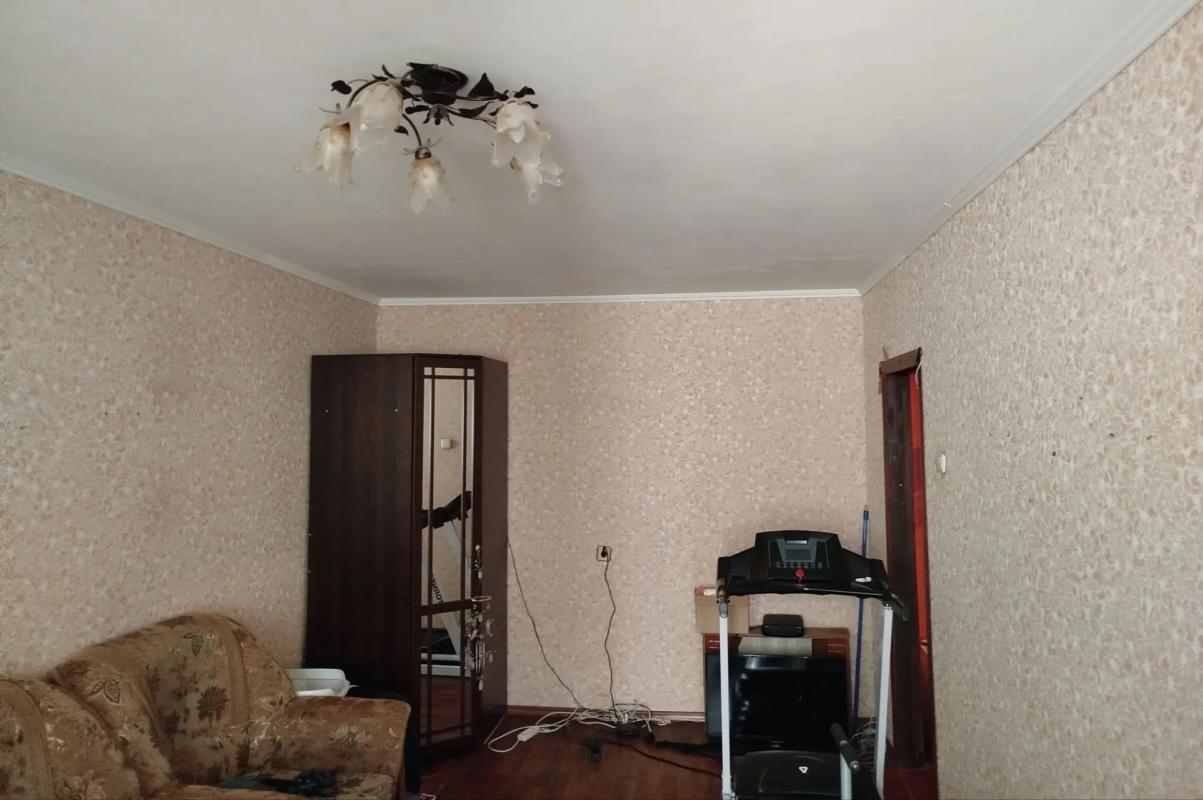 Продаётся двухкомнатная квартира с изолированными комнатами в панельном доме 1995 года постройки. - Новотроицк