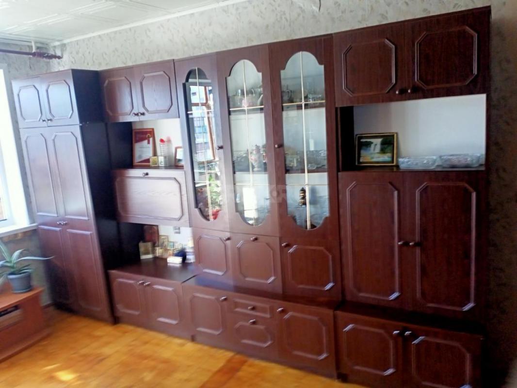 Продам тумбочку 500р, кровать 3 тыс руб, стенку 5 тысяч рублей, диван раскладной с ящиками 5т - Орск