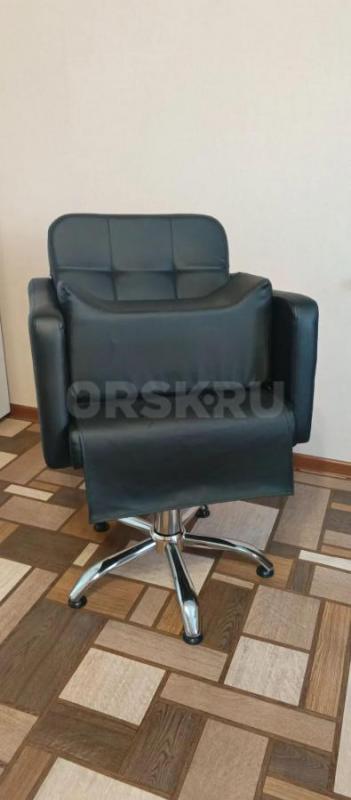 Продам парикмахерское кресло вместе с детским сиденьем. - Орск