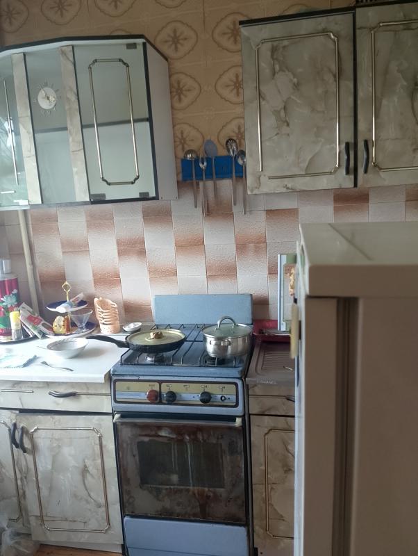 Рядом магазины, остановка, учебные учреждения. - Новотроицк
