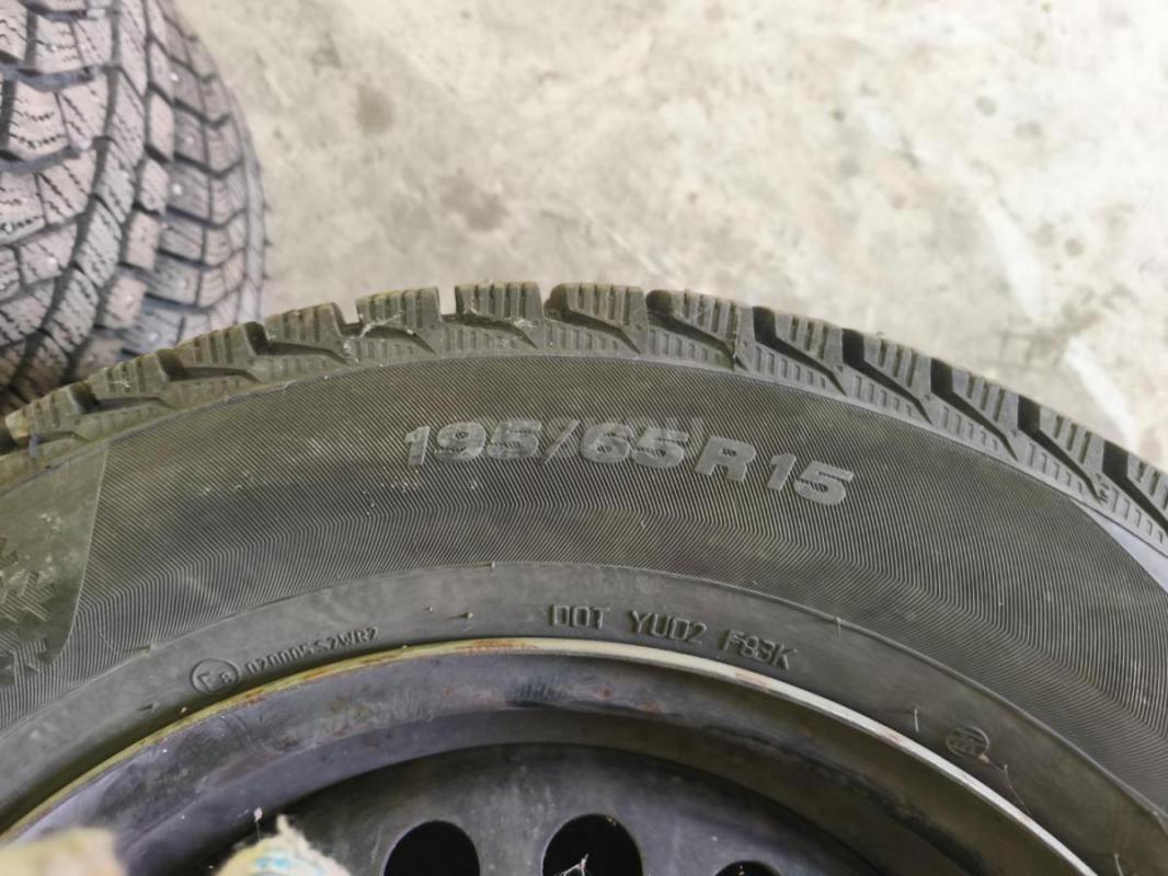 Продам практически новую резину с дисками
195 65 15      195 60 R15  разбалтовка 4 114,3 - Гай