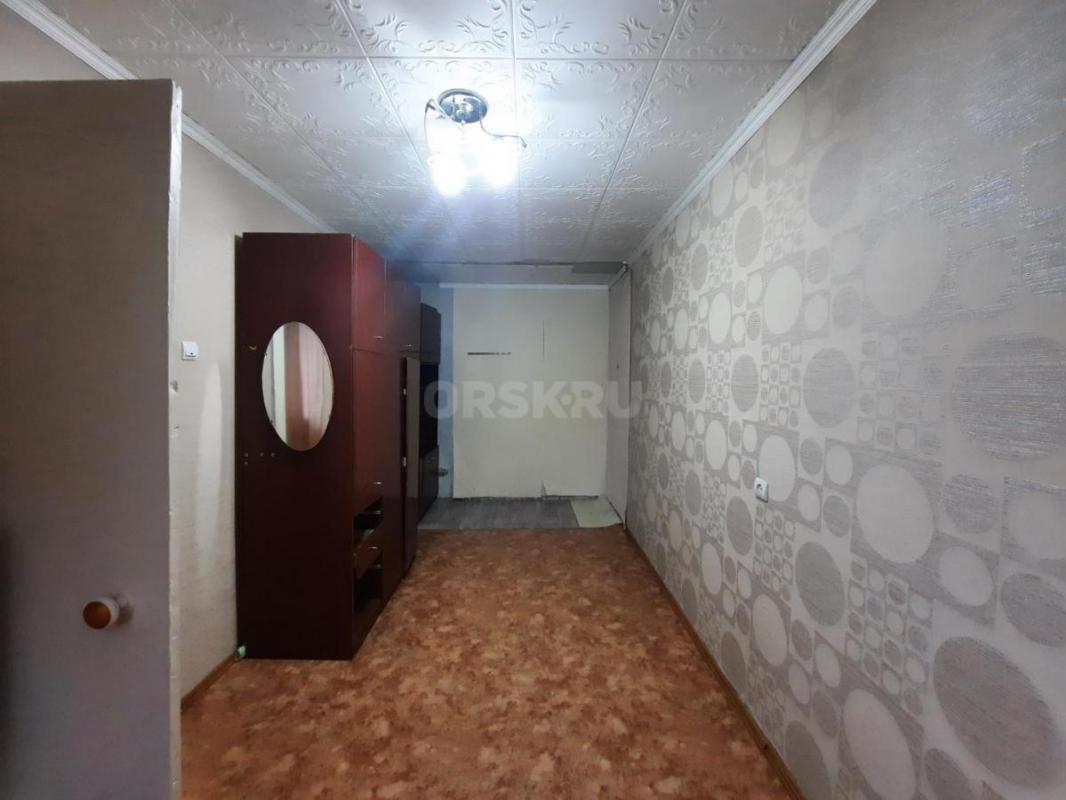 Сдается 2-х комнатная квартира, 2/5, в районе ост. 6 Школа, по пер. - Орск