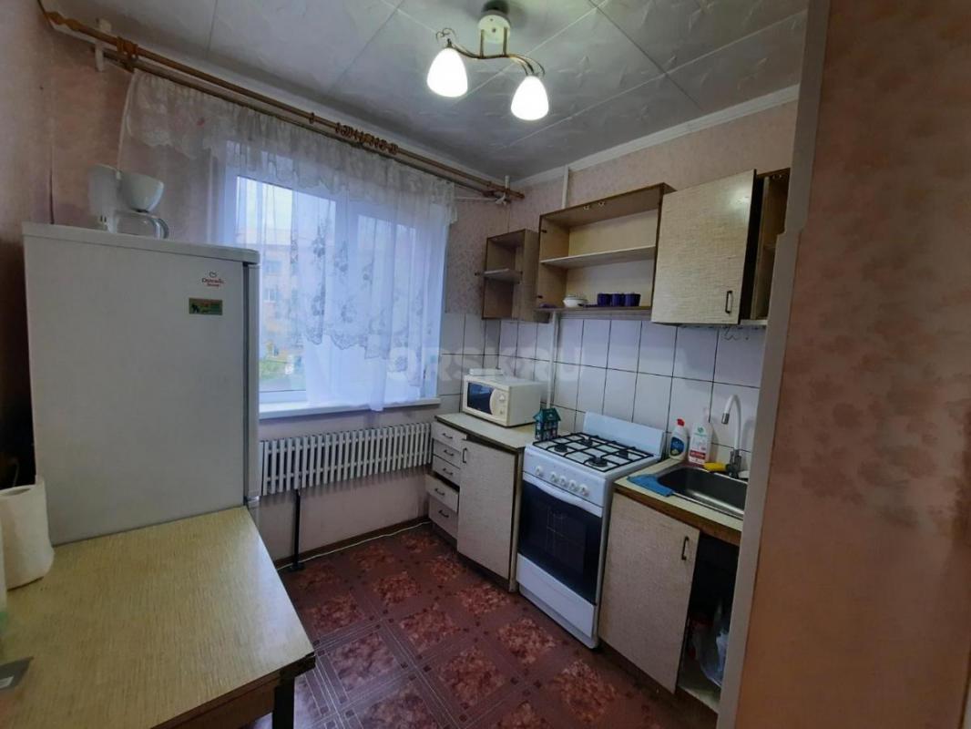 Сдается 2-х комнатная квартира, 2/5, в районе ост. 6 Школа, по пер. - Орск