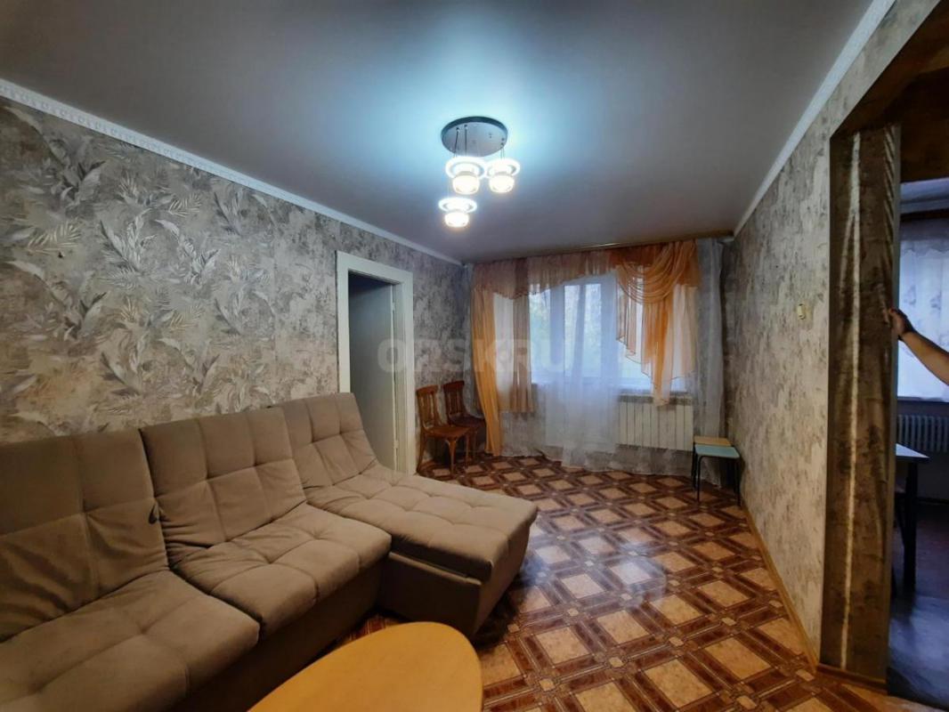 Сдается 2-х комнатная квартира, 2/5, в районе ост. 6 Школа, по пер. - Орск