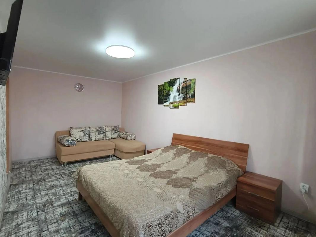 ПРОДАËТСЯ ПРЕКРАСНАЯ 1 - КОМНАТНАЯ КВАРТИРА, НА 3 ЭТАЖЕ, 5 - ТИ ЭТАЖНОГО КИРПИЧНОГО ДОМА, С МЕБЕЛЬЮ - Новотроицк