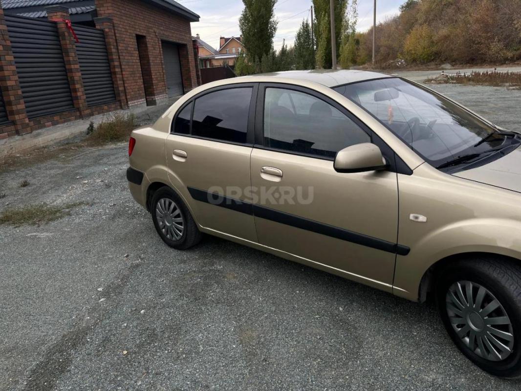Kia Rio 2 
Дно проги стаканы без дыр 
Мотор не дымит работает исправно
КПП без хрустов и вылетов - Орск