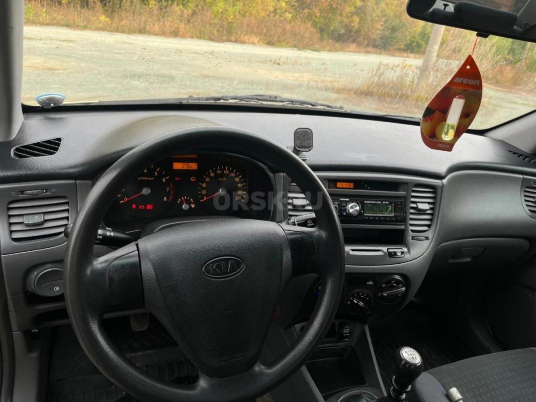 Kia Rio 2 
Дно проги стаканы без дыр 
Мотор не дымит работает исправно
КПП без хрустов и вылетов - Орск