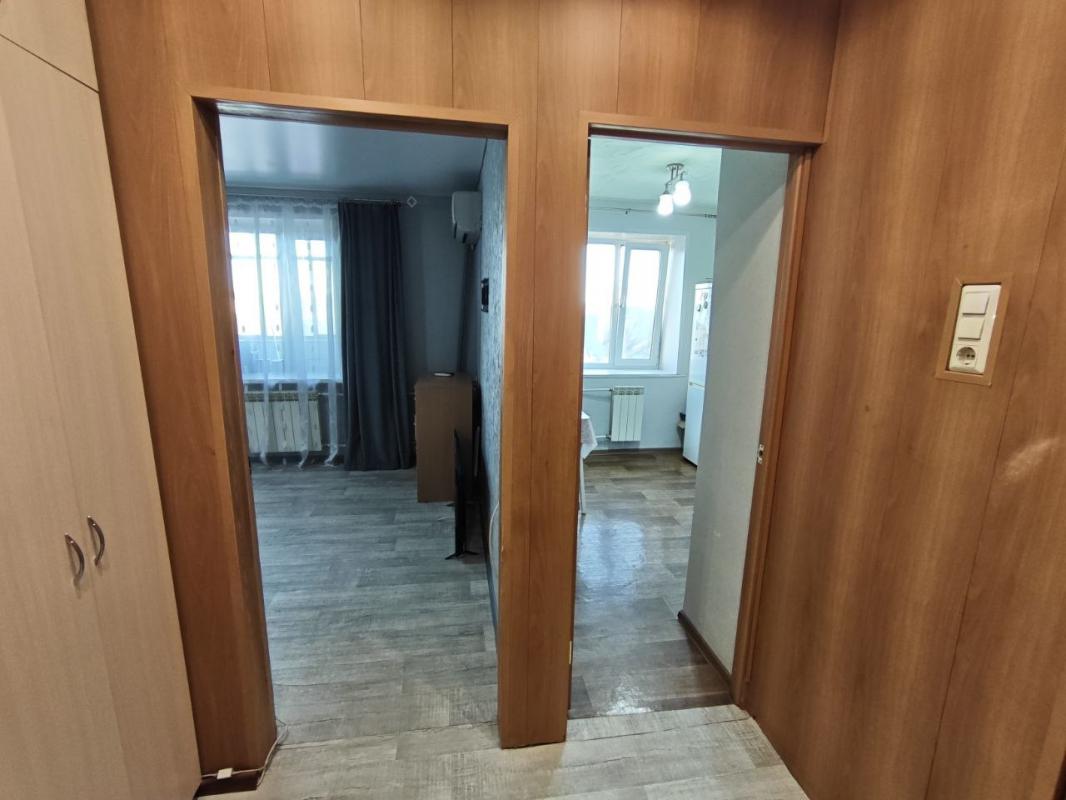 Продаётся уютная однокомнатная квартира площадью 32,2 квадратных метров напятом этаже 5-этажного кир - Орск