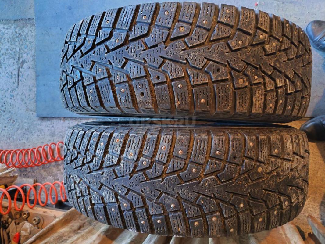Продам две шипованные шины Maxxis Arctic trekker np3, без ремонтов, не кривая,цена за обе. - Орск