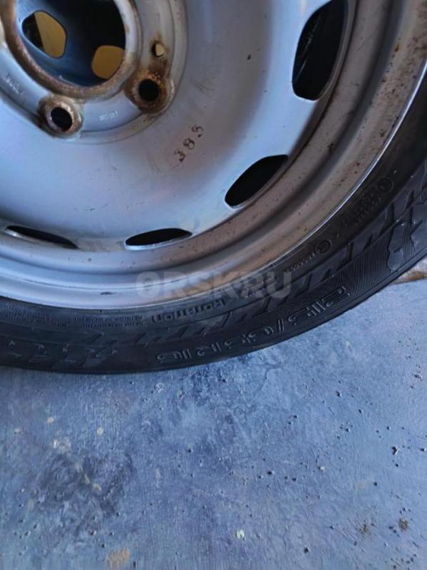 Продам две шипованные шины Nokian Hakapelitta 9, размер 215/65R16, шины после ремонта, при езде проб - Орск