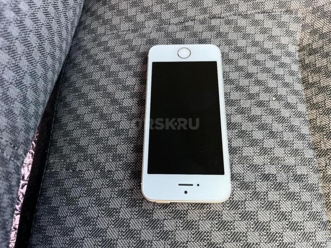 iPhone SE в эксклюзивном состоянии как новый как будто только из коробки достали . - Орск