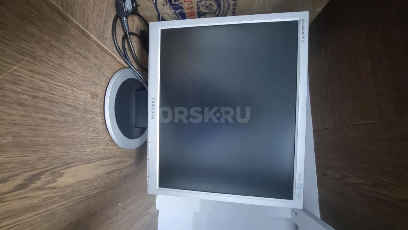 Продам, БЕЗ ТОРГА! 

три Монитора  -1500 руб. - Орск