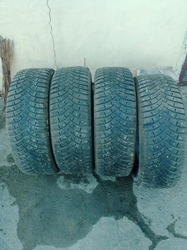 Продам зимние шины б/у  Мишлен 225/65/17 - Новотроицк