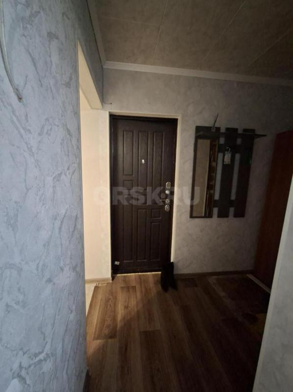 Сдам 1-ую квартиру в идеальном состоянии, район 240 кв на длительный срок. 18000+счётчики. - Орск